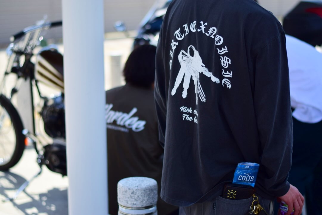 "GET A KEY" ロングスリーブTシャツのバックプリント